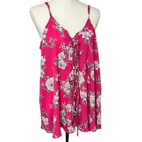 torrid Tops - Torrid size 1 floral front lace tank top EUC